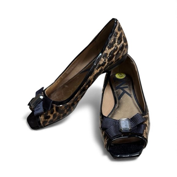 AK Anne Klein Sport Leopard Jeweled Bow Flats 9 New - Picture 1 of 6